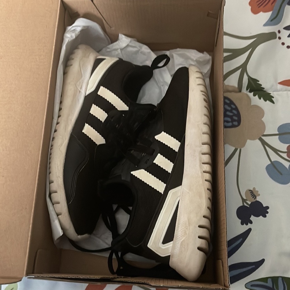 Adidas - Picture 7 of 9